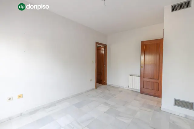 Exclusiva vivienda con piscina en la zona del Serrallo con piscina comunitaria — 36