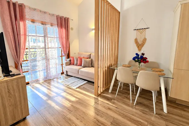 Apartamento con encanto de 1 dormitorio, buhardilla y terraza en Los Cristianos — 2