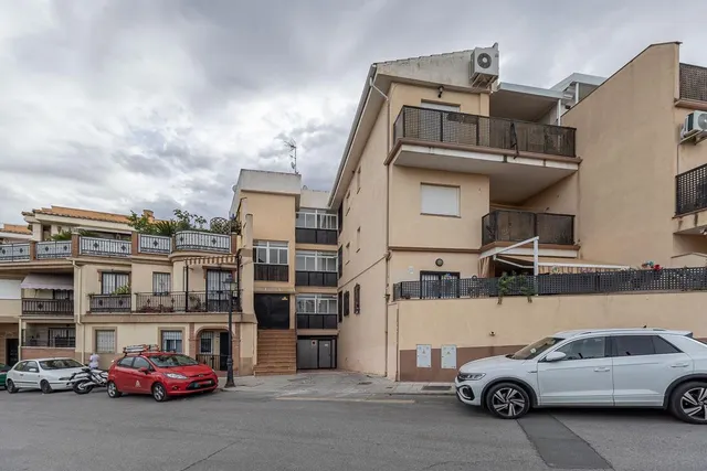 Piso en urbanización con piscina en Las Gabias — 19