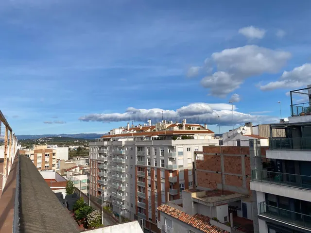 ¡PISO AMPLIO EN EL CENTRO DE VINARÒS A 5 MINUTOS DE LA PLAYA
