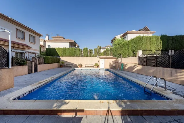 Casa en Ogijares con piscina comunitaria. - foto 2