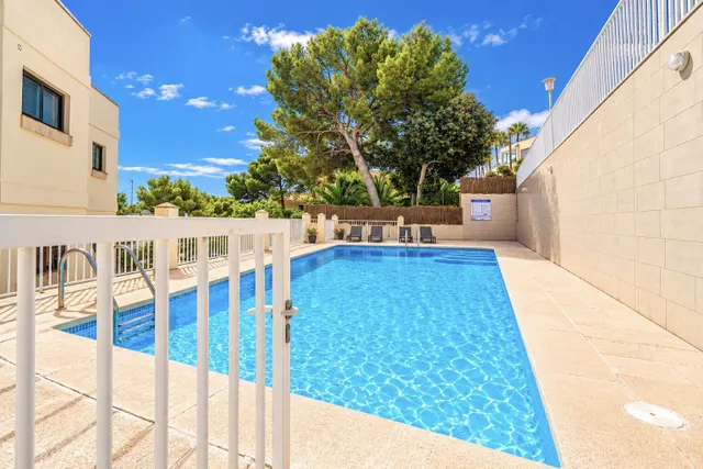 Piso reformado con vistas al mar en Illetas, acceso directo a la playa y piscina comunitaria — 25