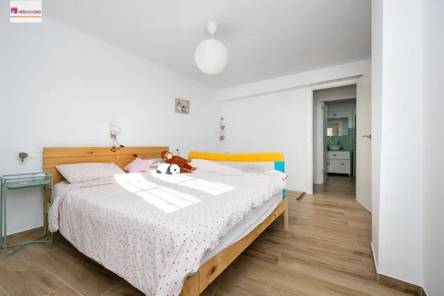 ¡Tu hogar soñado te espera en esta espectacular casa reformada! — 22