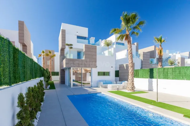ESPECTACULAR VILLA INDEPENDIENTE DE LUJO CON PISCINA PRIVADA