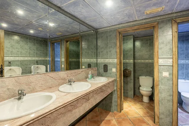 EN VENTA HOTEL Y RESTAURANTE LOS PINILLOS — 25