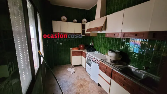 SE VENDE CASA Y PISO — 18