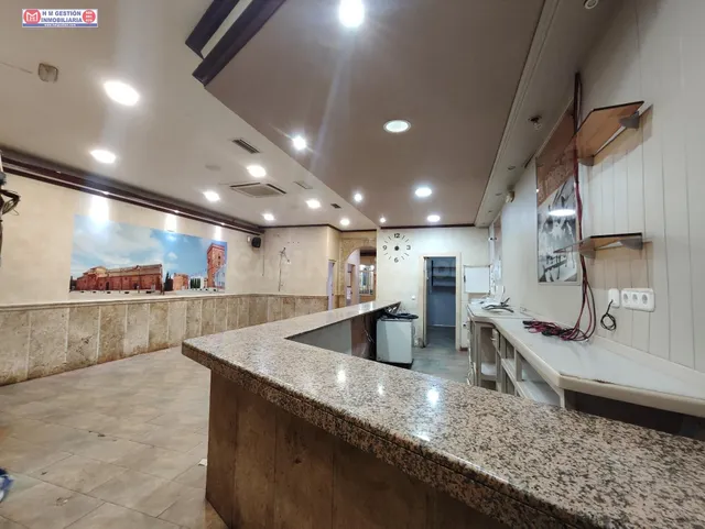 LOCAL HOSTELERIA CON COMEDOR, BARBACOA, COCINA Y BAÑOS ADAPT