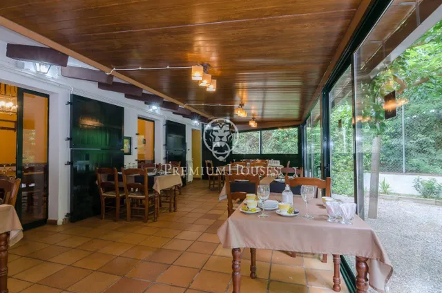 Masía céntrica en venta en Orrius, con negocio en funcionamiento (hostelería) — 48
