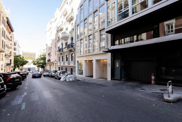 Exclusiva plaza de garaje junto al Retiro con montacoches — 8