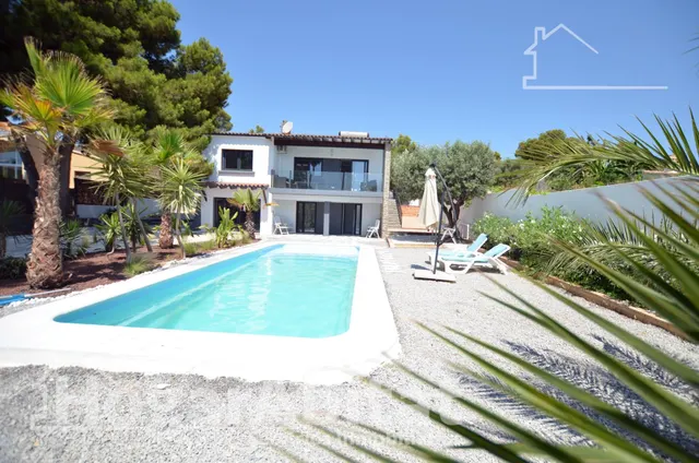 PRECIOSO CHALET REFORMADO CON PISCINA, GARAJE Y DOS TERRAZAS — 18