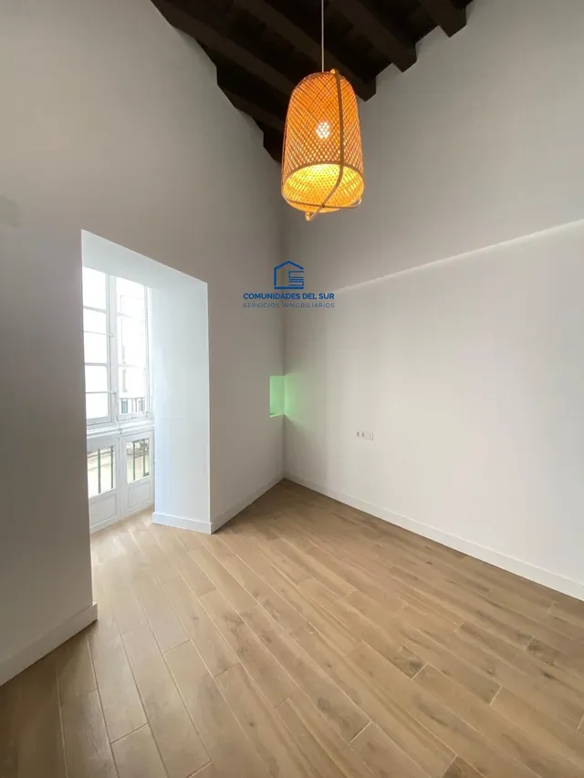 Moderno Piso Reformado en el centro de Cádiz — 7