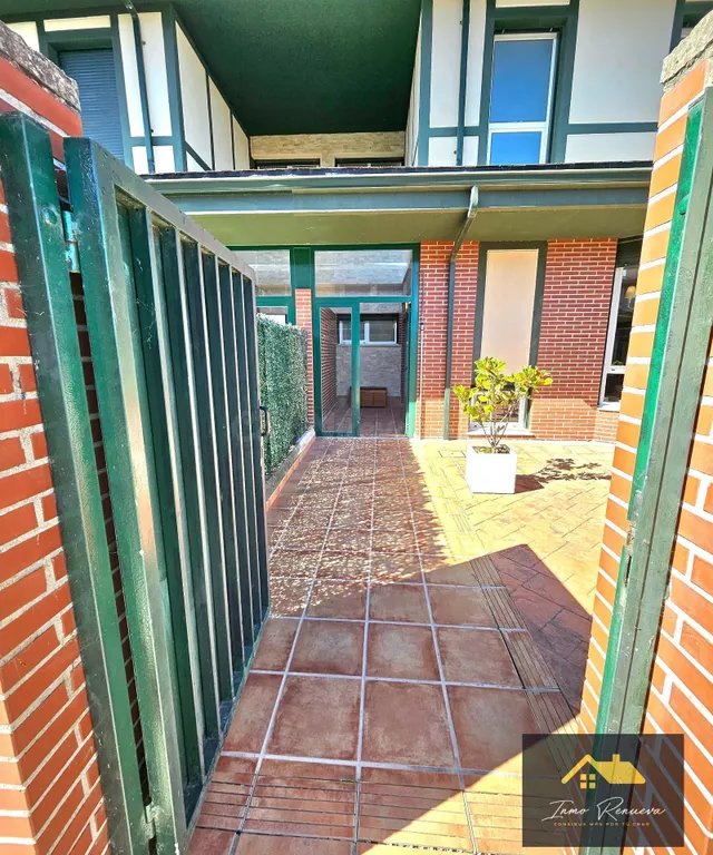 Se vende Estupendo Chalet con piscinas comunitarias en Sáman - foto 3