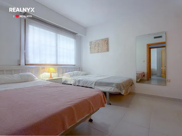 ¡Oferta Especial! Amplio apartamento con 3 dormitorios + gran terraza y vistas a la piscina comunitaria + Garaje incluido en el precio — 20