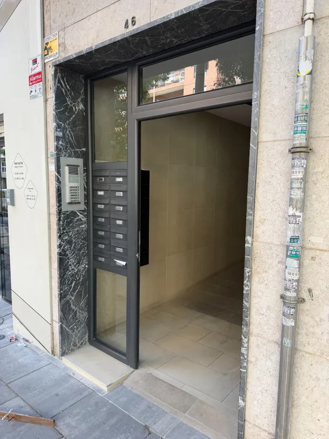 PISO CON ASCENSOR, 4 DORMITORIOS, 2 BAÑOS, COCINA 19 M2 CON  - foto 3