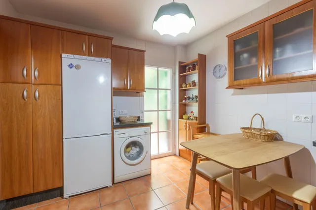 Chalet pareado con piscina, jardín y bonitas vistas a Granada en La Zubia — 19