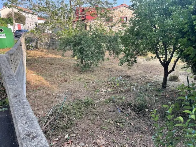 FINCA URBANA EN CAMBRE (DOS PARCELAS) — 12
