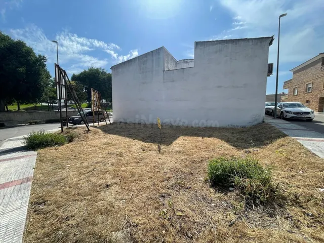 PARCELA URBANA DE ESQUINA EN ARROYO DE LA LUZ
