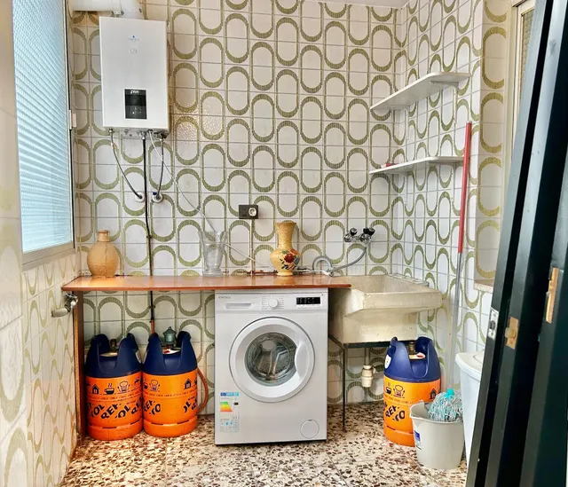 Amplio apartamento con vistas al Paseo, Frente al Club Náutico de Torrevieja — 14