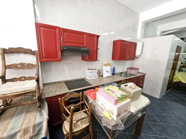 Se vende local en calle tranquila, zona noroeste de Castellón. Local en perfecto estado — 4