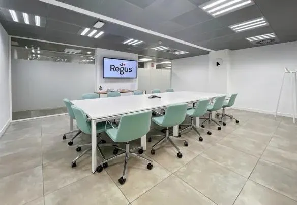 Centro de negocios con espacios y despachos en alquiler - foto 4