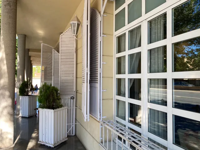 Clínica con licencia sanitaria en Avenida de Andalucía, RESIDENCIAL LAS ADORATRICES — 46