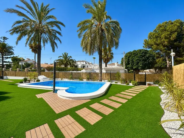 Villa de 4 dormitorios 2 baños en punta prima ( orihuela costa ) — 18