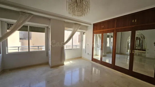 Se Vende Casa de Tres Plantas con garaje doble y trastero. - foto 3