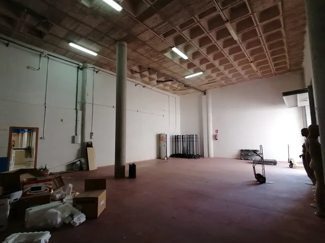 LOCAL COMERCIAL CONSTRUIDO EN NAVE DE 540 METROS CON LICENCIA DE APERTURA EN USO — 10