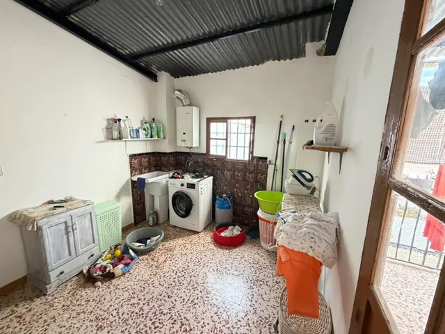 Amplia Casa en Alameda, Andalucía - Ideal para Entrar a Vivir — 34