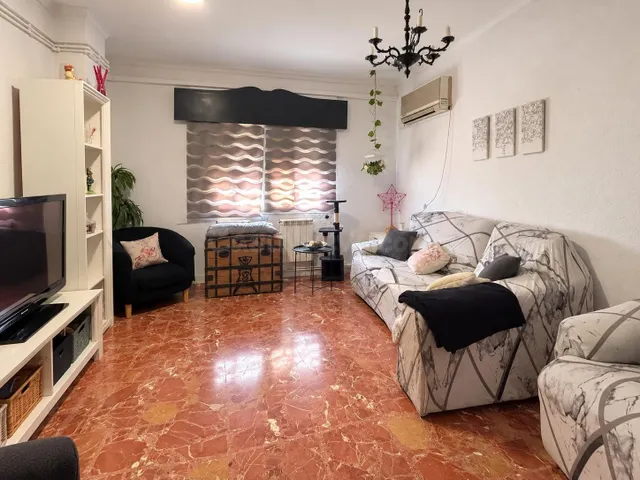 PISO EN VENTA DE 4 DORMITORIOS, 3 BAÑOS, BALCÓN Y PATIO