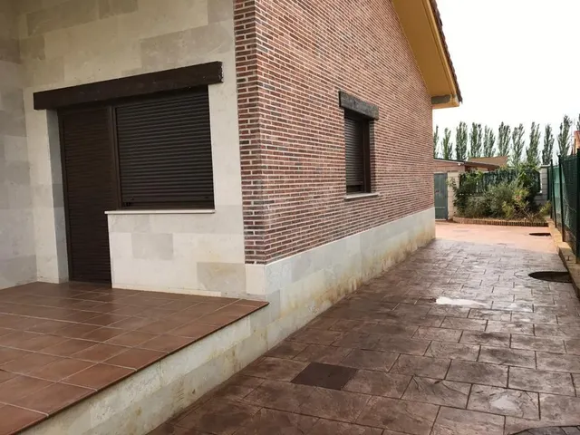 MONCASA VENDE Chalet en urbanización Ctra Carrión — 12