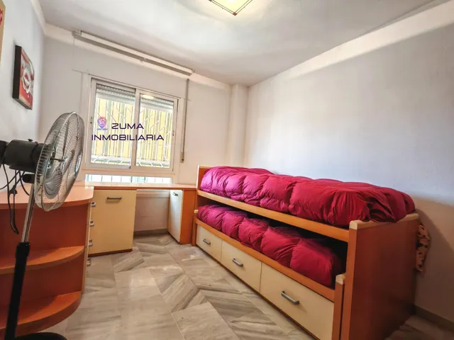 Amplio y Luminoso Piso en Carlos de Haya, Málaga. — 19