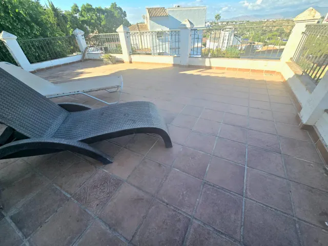 Chalet independiente con gran jardín y espectaculares vistas al mar — 12
