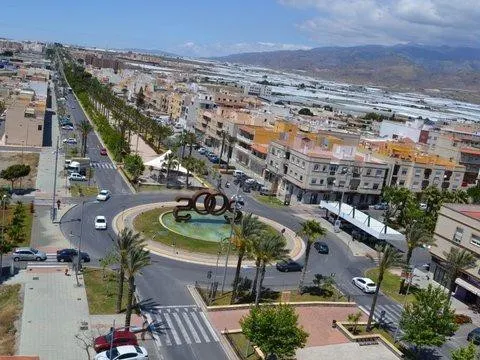 VIVIENDA UNIFAMILIAR ADOSADA OCUPADA POR PERSONA SIN JUSTO T - foto 3