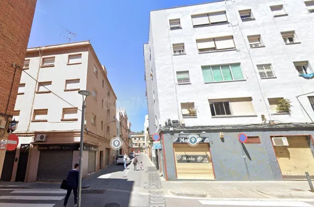 Se vende piso OKUPADO en Mataró (Barcelona)