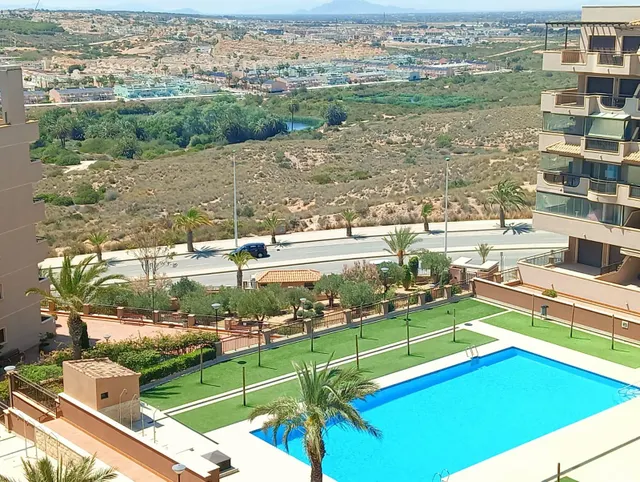 ALQUILER DE MAGNIFICO PISO CON VISTAS AL MAR — 25