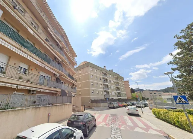 Se vende piso OKUPA en MontornÑ¨s del VallÑ¨s (Barcelona). - foto 2