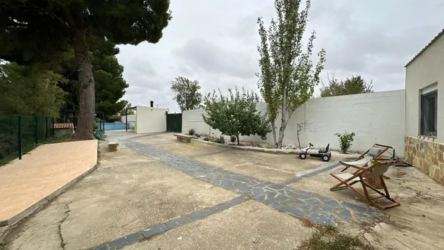 Finca rústica con placas solares y pozo en Garrapinillos, Zaragoza. — 10