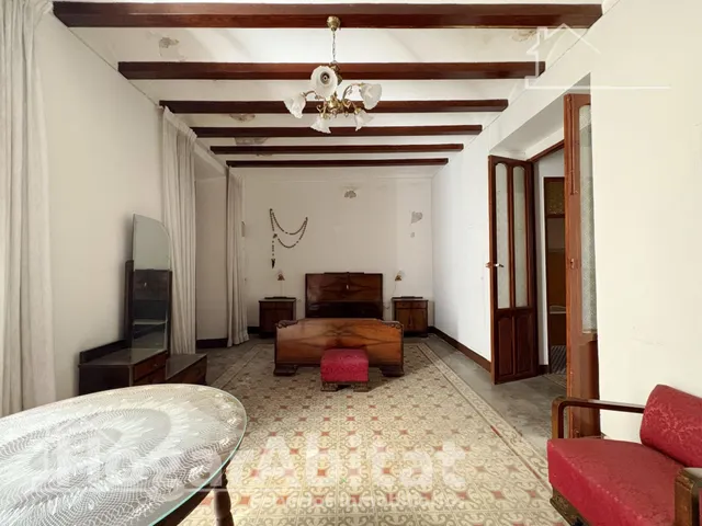 Espaciosa casa con local comercial y garaje en el centro — 8