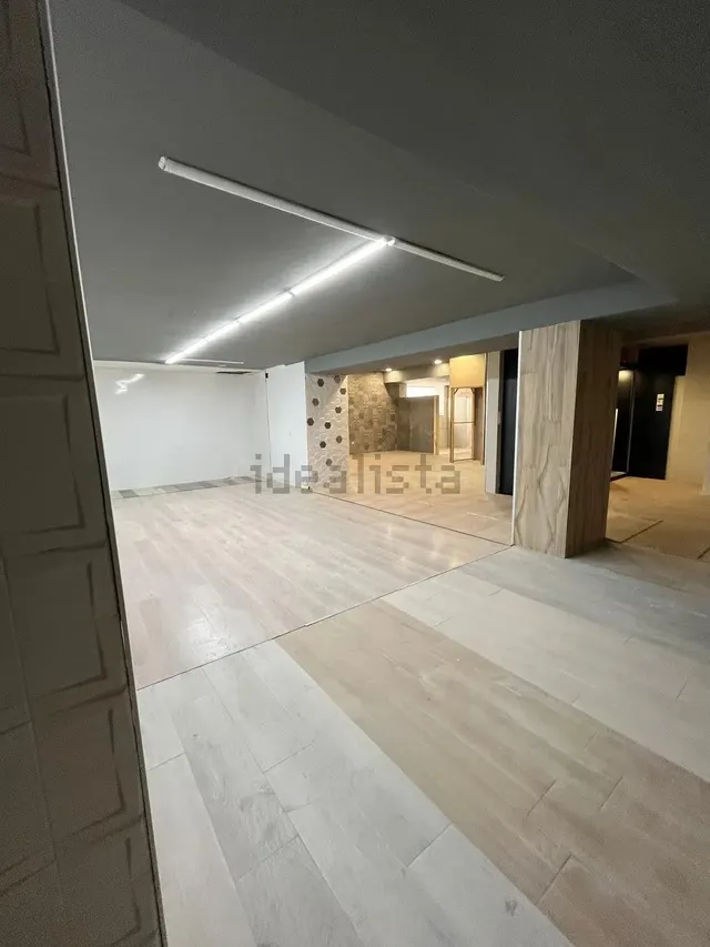 Alquiler de local en Calle Na Saurina d'Entença, 69 — 4