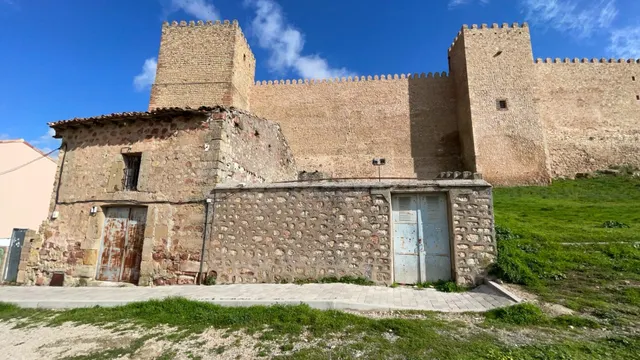 INMOBILIARIA ARBETETA VENDE CASA DE PUEBLO CON TERRENO URBAN - foto 4