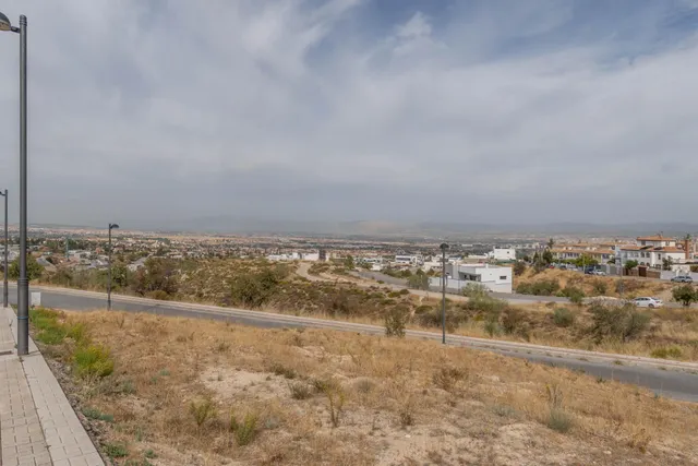 Terreno urbano de 750 m2 en Altos de La Zubia. Parcela 17, manzana M — 39