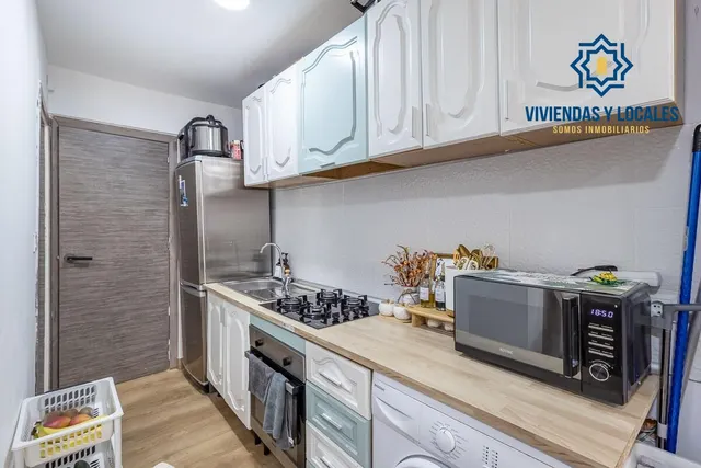 Local adaptado a vivienda en el Zaidin. — 8