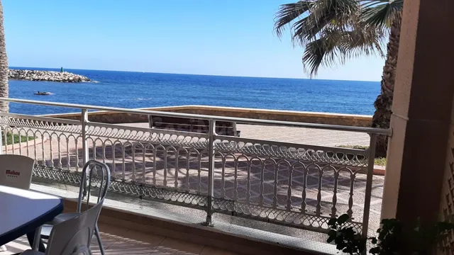 Vivienda 3 dormitorios y dos baños en planta baja con garaje
