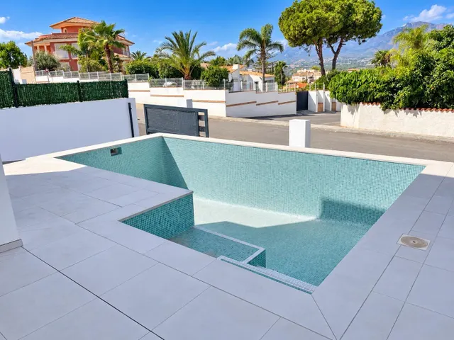 CHALET INDEPENDIENTE DE OBRA NUEVA, 4 DORMITORIOS, 3 BAÑOS, PISCINA EN ZONA MUY TRANQUILA EN ALBIR — 25