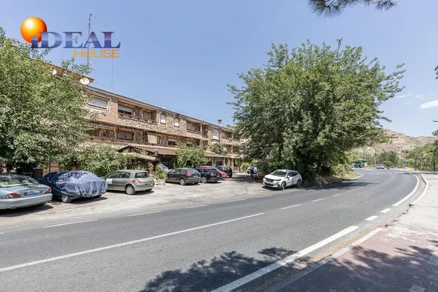 EN VENTA HOTEL Y RESTAURANTE LOS PINILLOS — 38
