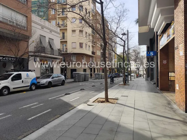Plaza para furgoneta en la Calle Gavá en la Bordeta!! — 15