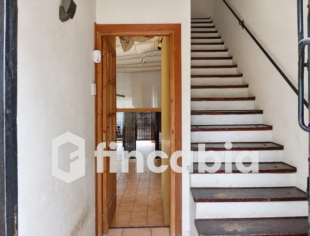 Casa para reformar con patio, balcones y local en Breda — 26