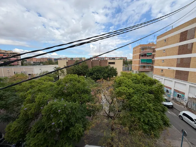 ¡piso reformado de 3 habitaciones con balcón junto al hospital general y el tranvía! — 25