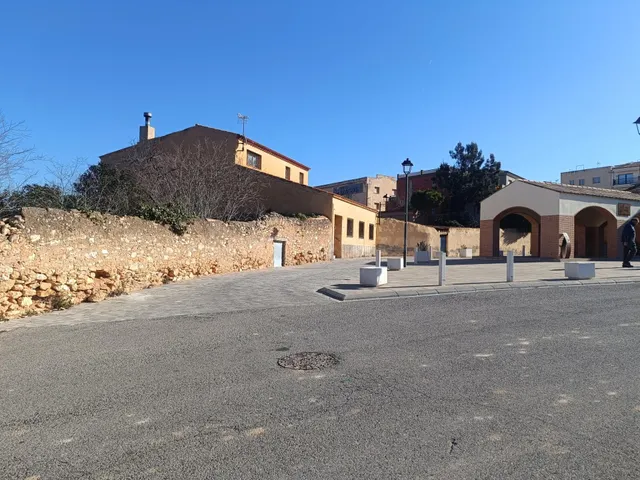 Solar urbano esquinero en el centro de Masllorenç